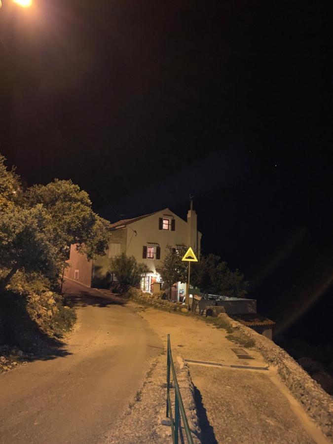Ustrine View Villa Buitenkant foto
